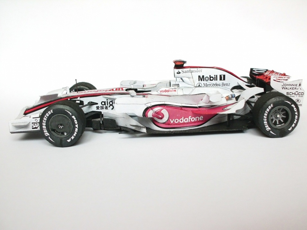 McLaren MP4/23 (Plná velikost v novém okně) McLaren MP4/23