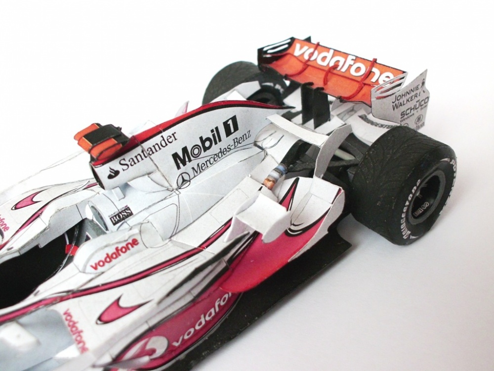 McLaren MP4/23 (Plná velikost v novém okně) McLaren MP4/23