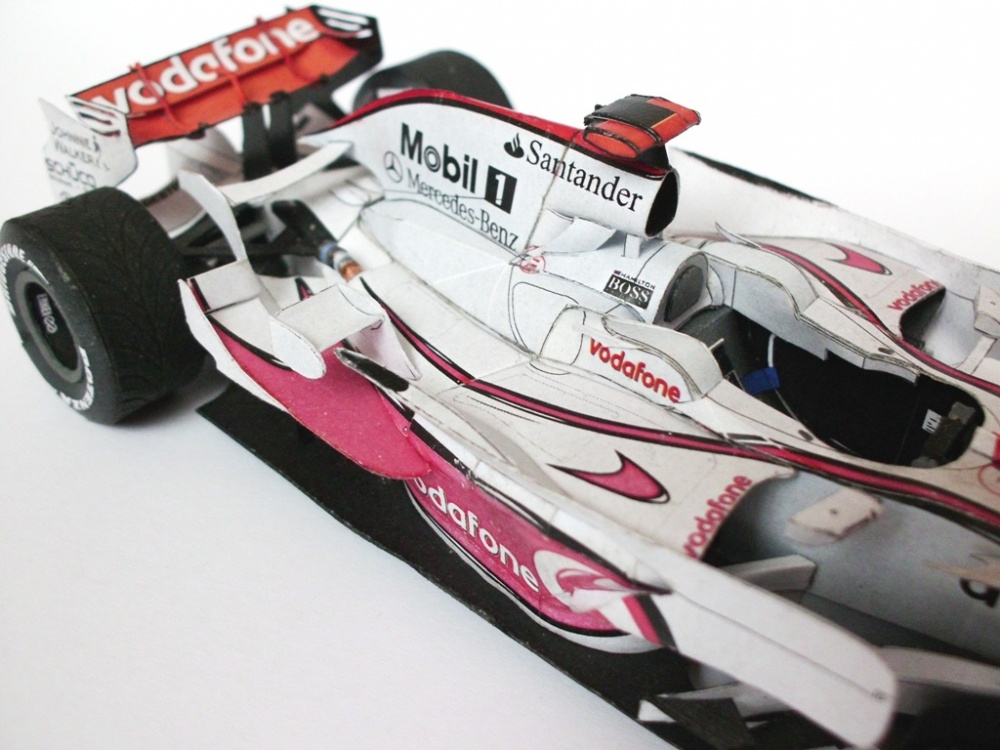 McLaren MP4/23 (Plná velikost v novém okně) McLaren MP4/23