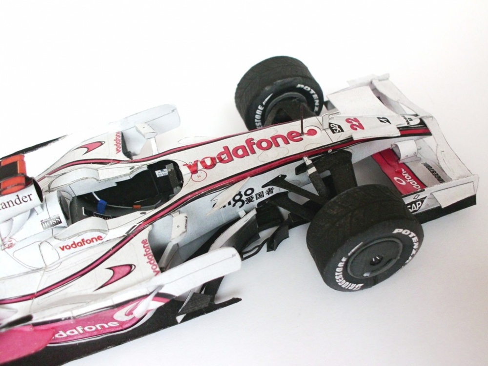 McLaren MP4/23 (Plná velikost v novém okně) McLaren MP4/23