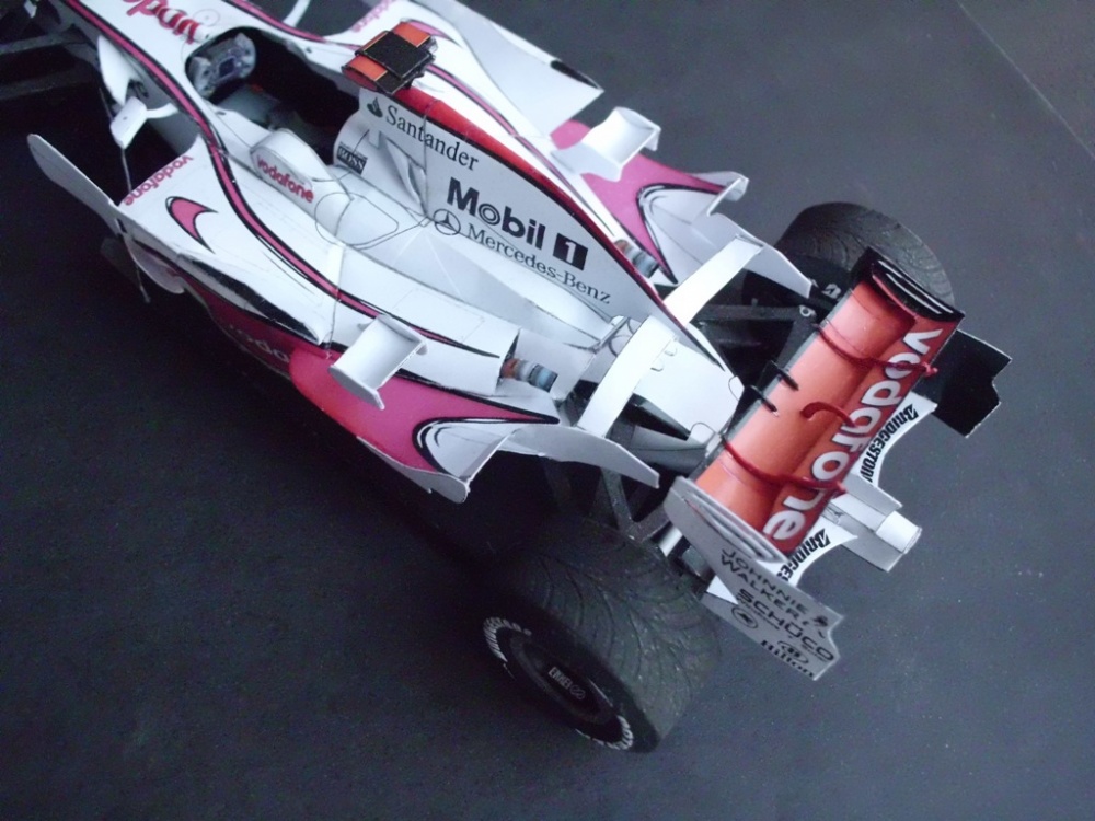 McLaren MP4/23 (Plná velikost v novém okně) McLaren MP4/23