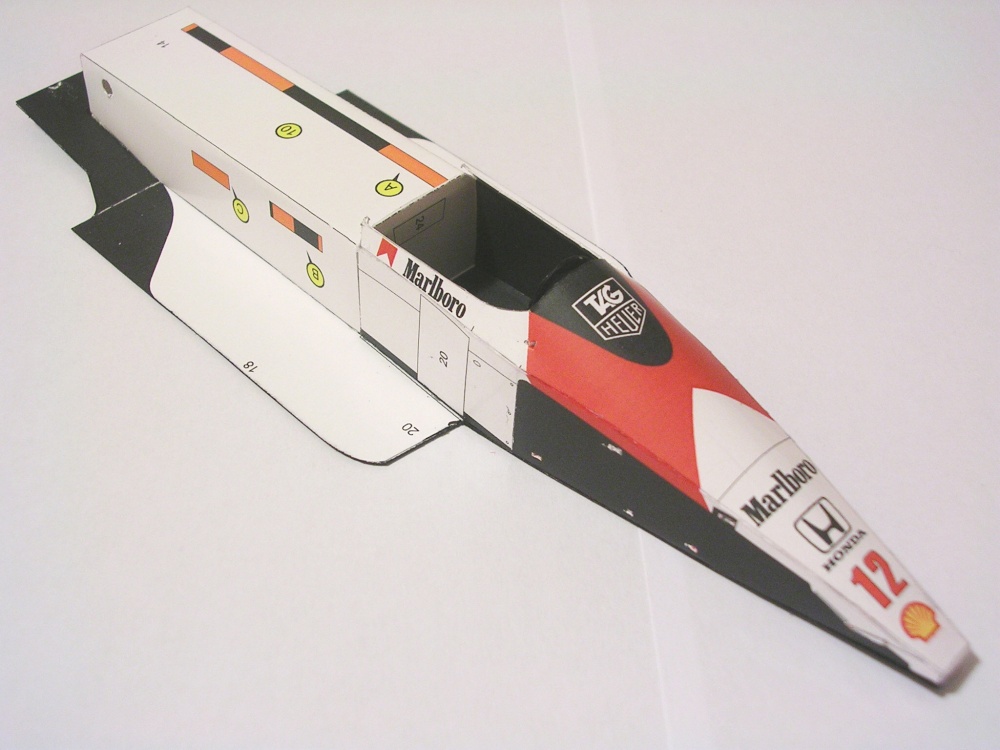 McLaren MP4/4, 1988 Ayrton Senna (Plná velikost v novém okně) McLaren MP4/4, 1988 Ayrton Senna