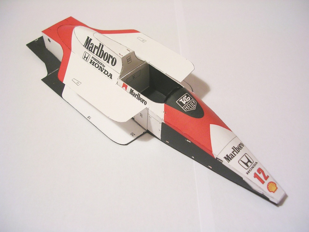 McLaren MP4/4, 1988 Ayrton Senna (Plná velikost v novém okně) McLaren MP4/4, 1988 Ayrton Senna