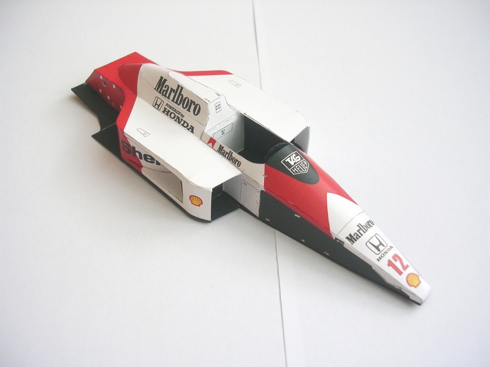 McLaren MP4/4, 1988 Ayrton Senna (Plná velikost v novém okně) McLaren MP4/4, 1988 Ayrton Senna