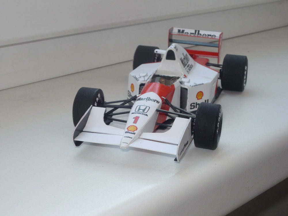 McLaren MP4/7 (Plná velikost v novém okně) McLaren MP4/7