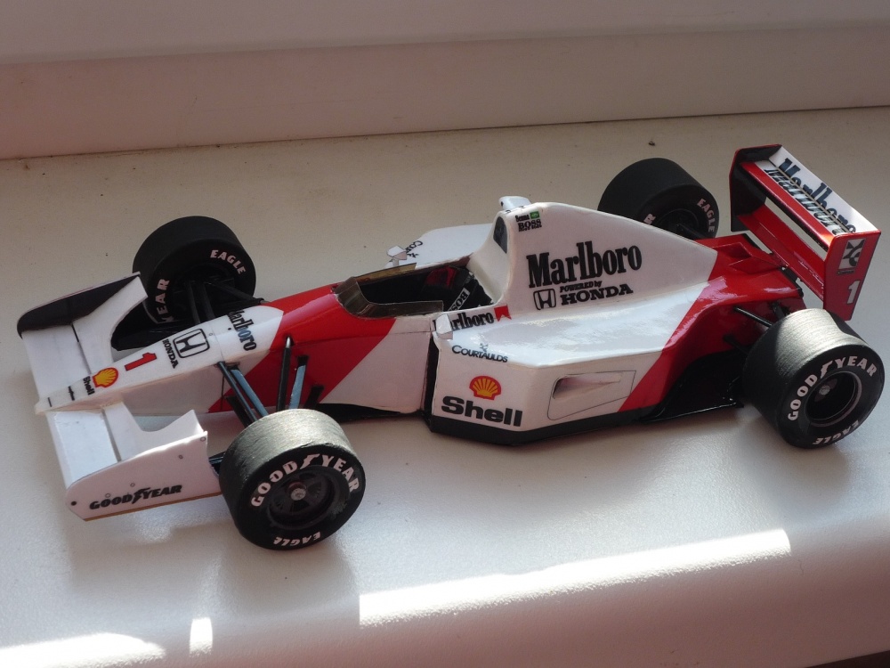 McLaren MP4/7 (Plná velikost v novém okně) McLaren MP4/7
