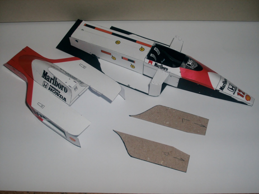 Mclaren Honda MP4/4 88' A. Senna (Plná velikost v novém okně) Mclaren Honda MP4/4 88' A. Senna