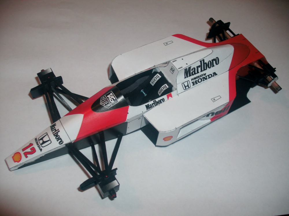 Mclaren Honda MP4/4 88' A. Senna (Plná velikost v novém okně) Mclaren Honda MP4/4 88' A. Senna