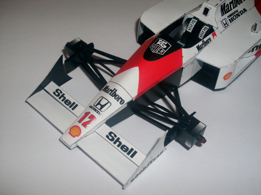 Mclaren Honda MP4/4 88' A. Senna (Plná velikost v novém okně) Mclaren Honda MP4/4 88' A. Senna