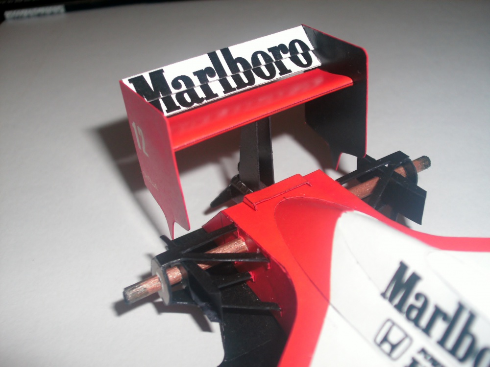 Mclaren Honda MP4/4 88' A. Senna (Plná velikost v novém okně) Mclaren Honda MP4/4 88' A. Senna