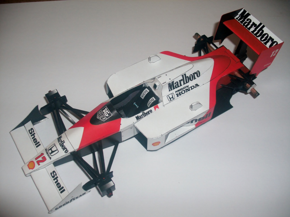 Mclaren Honda MP4/4 88' A. Senna (Plná velikost v novém okně) Mclaren Honda MP4/4 88' A. Senna