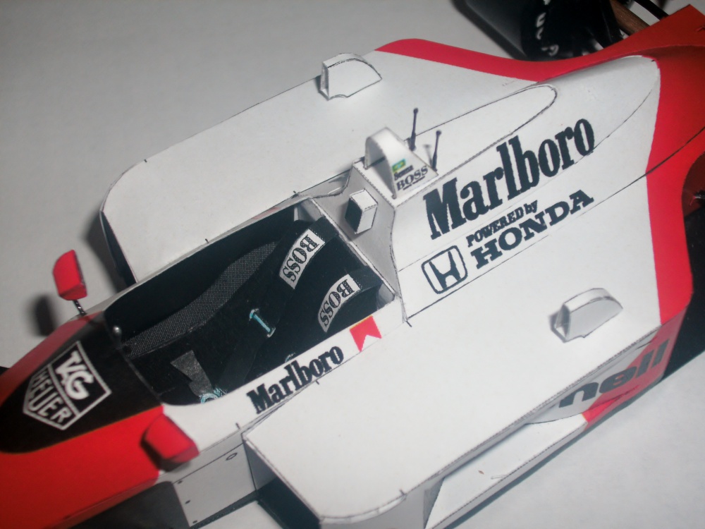 Mclaren Honda MP4/4 88' A. Senna (Plná velikost v novém okně) Mclaren Honda MP4/4 88' A. Senna