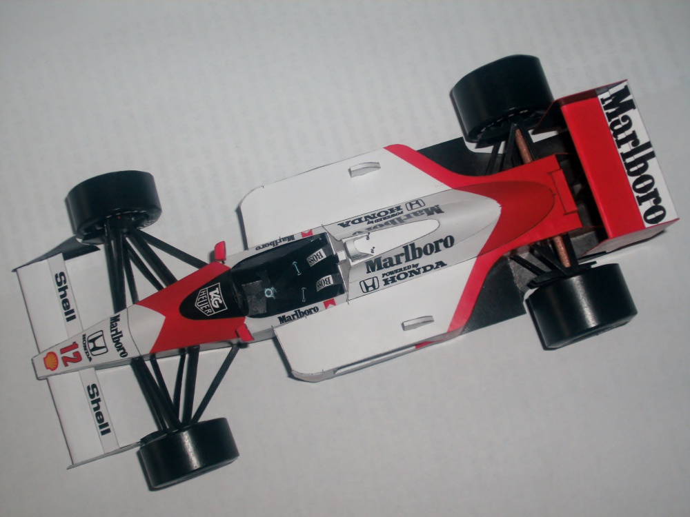 Mclaren Honda MP4/4 88' A. Senna (Plná velikost v novém okně) Mclaren Honda MP4/4 88' A. Senna