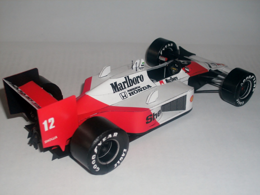 Mclaren Honda MP4/4 88' A. Senna (Plná velikost v novém okně) Mclaren Honda MP4/4 88' A. Senna