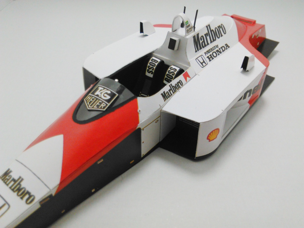 McLaren Honda MP4-4 - Ayrton Senna - 1988 (Plná velikost v novém okně) McLaren Honda MP4-4 - Ayrton Senna - 1988