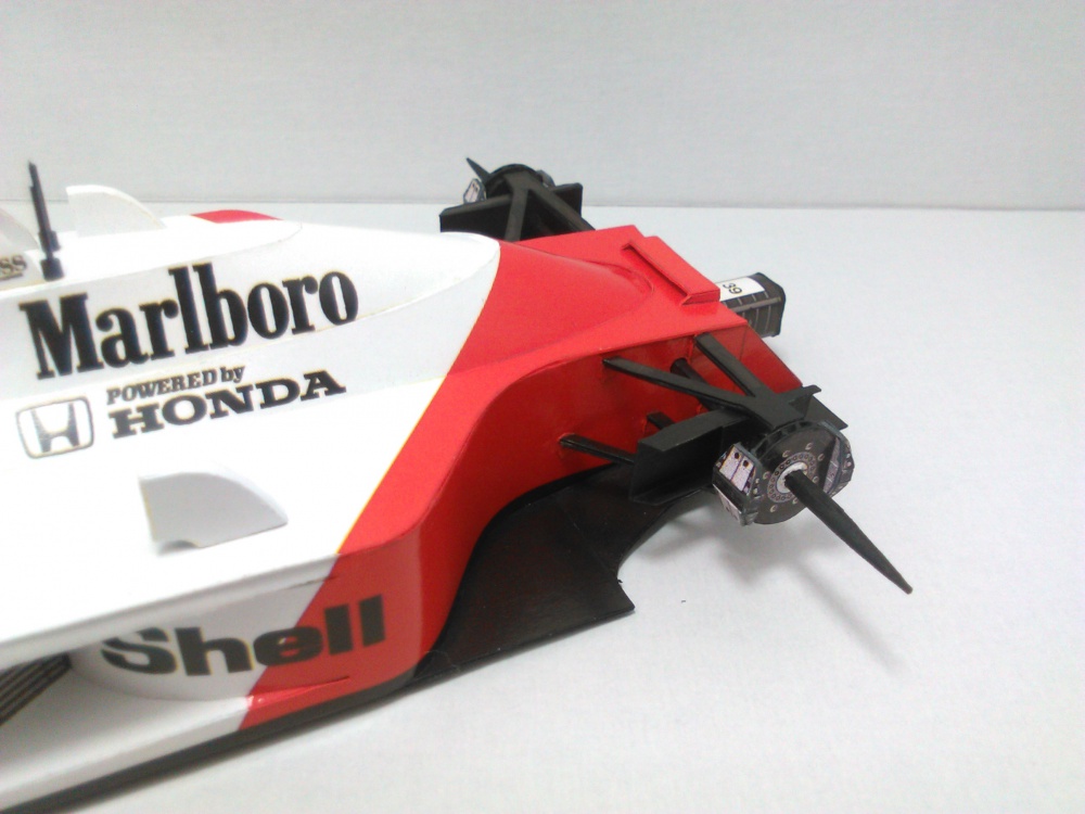 McLaren Honda MP4-4 - Ayrton Senna - 1988 (Plná velikost v novém okně) McLaren Honda MP4-4 - Ayrton Senna - 1988
