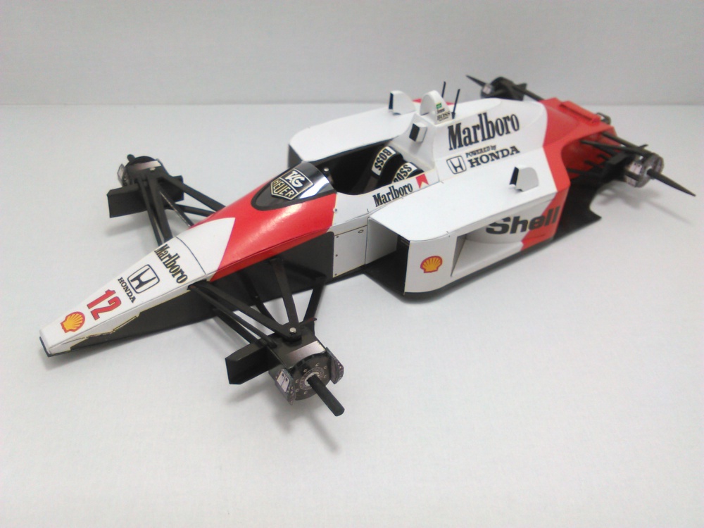 McLaren Honda MP4-4 - Ayrton Senna - 1988 (Plná velikost v novém okně) McLaren Honda MP4-4 - Ayrton Senna - 1988