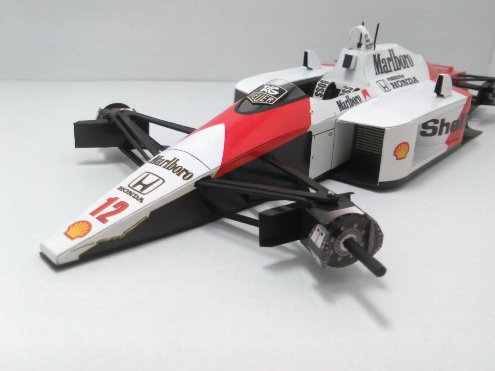 McLaren Honda MP4-4 - Ayrton Senna - 1988 (Plná velikost v novém okně) McLaren Honda MP4-4 - Ayrton Senna - 1988