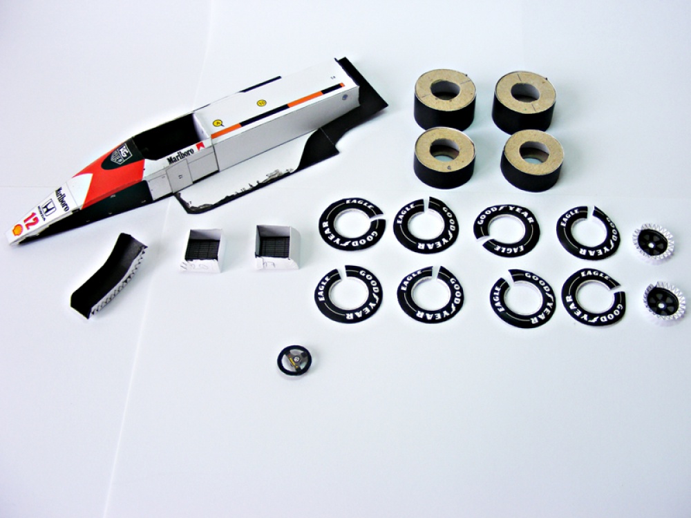 McLaren MP 4/4 (Plná velikost v novém okně) McLaren MP 4/4