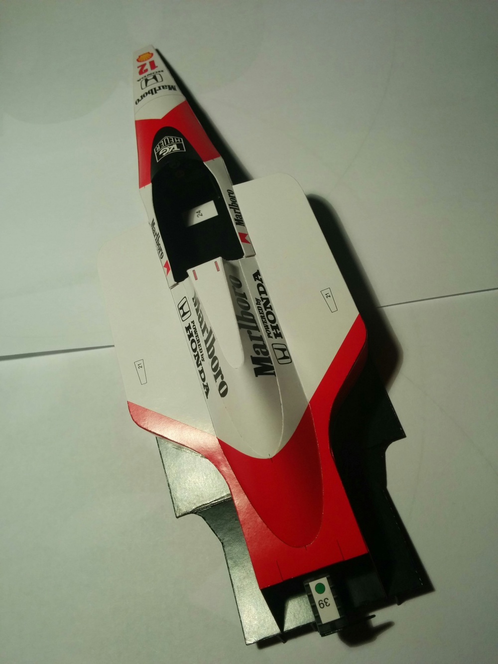 McLaren MP4/4 1988 (A.Senna) (Plná velikost v novém okně) McLaren MP4/4 1988 (A.Senna)