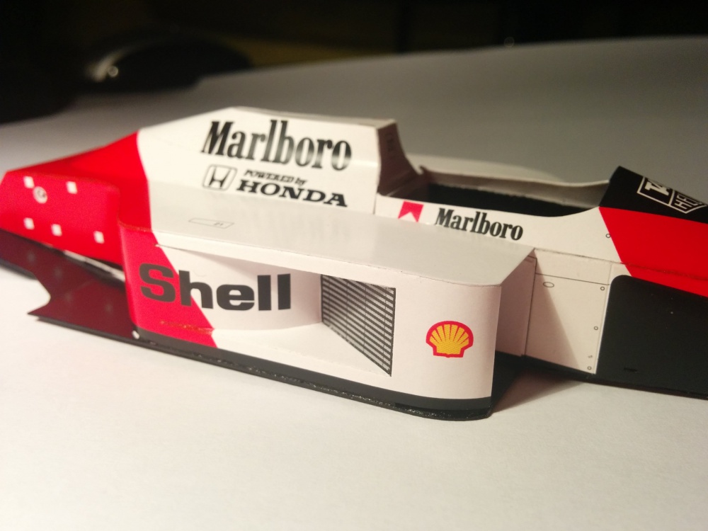 McLaren MP4/4 1988 (A.Senna) (Plná velikost v novém okně) McLaren MP4/4 1988 (A.Senna)