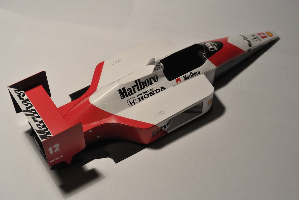 McLaren MP4/4 1988 (A.Senna) (Plná velikost v novém okně) McLaren MP4/4 1988 (A.Senna)