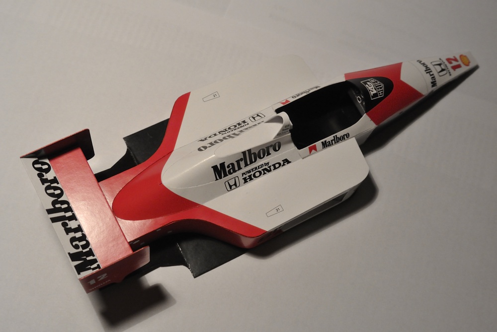McLaren MP4/4 1988 (A.Senna) (Plná velikost v novém okně) McLaren MP4/4 1988 (A.Senna)
