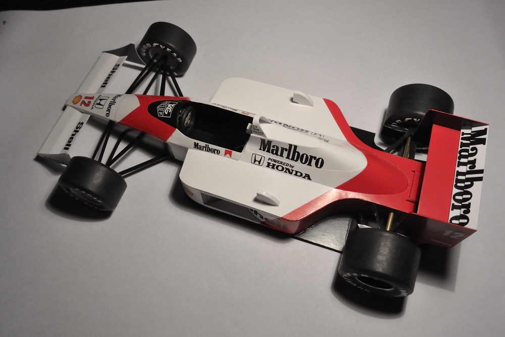 McLaren MP4/4 1988 (A.Senna) (Plná velikost v novém okně) McLaren MP4/4 1988 (A.Senna)