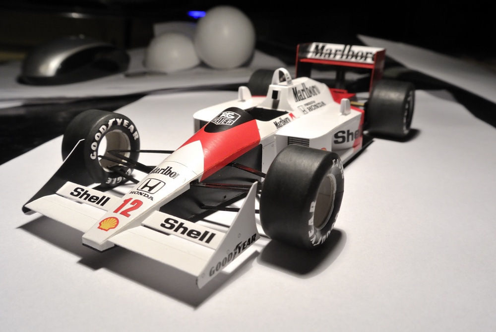 McLaren MP4/4 1988 (A.Senna) (Plná velikost v novém okně) McLaren MP4/4 1988 (A.Senna)