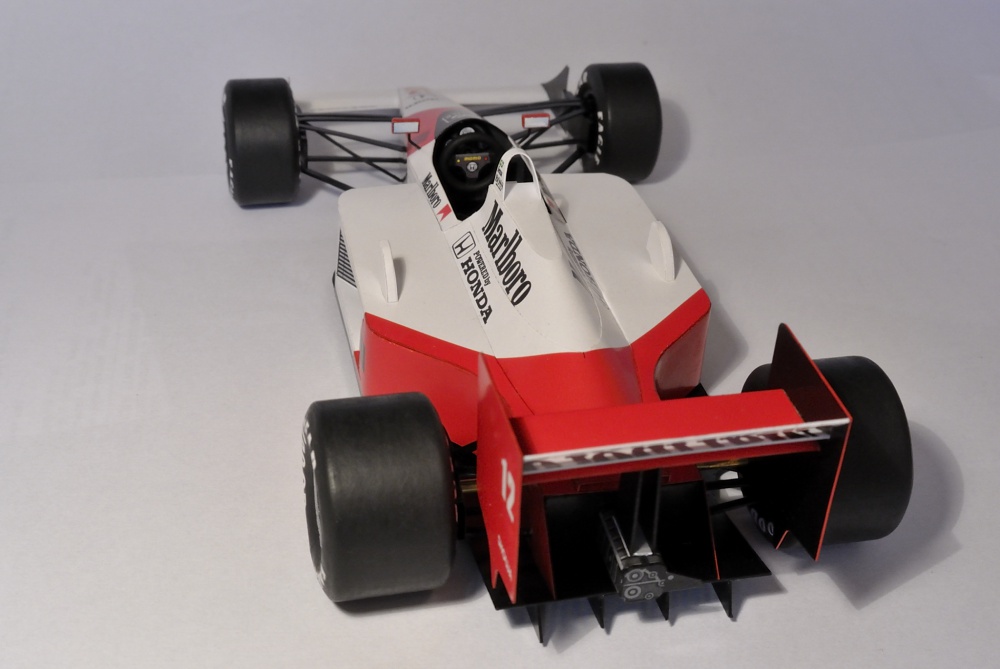 McLaren MP4/4 1988 (A.Senna) (Plná velikost v novém okně) McLaren MP4/4 1988 (A.Senna)