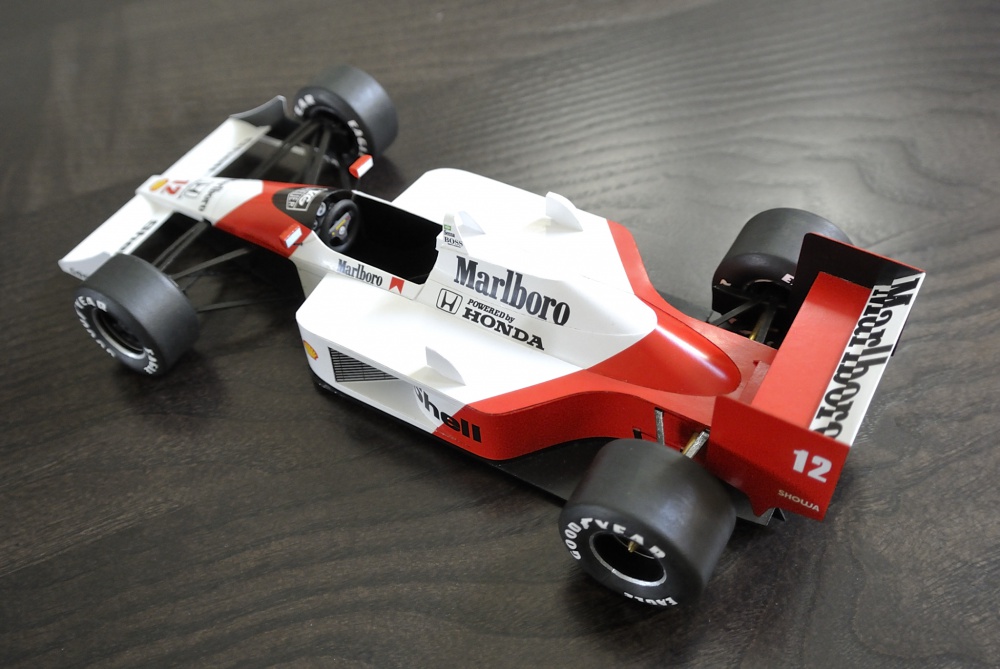 McLaren MP4/4 1988 (A.Senna) (Plná velikost v novém okně) McLaren MP4/4 1988 (A.Senna)