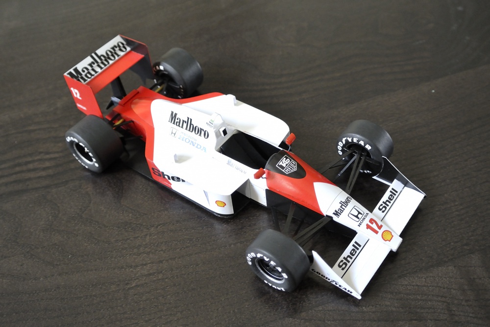 McLaren MP4/4 1988 (A.Senna) (Plná velikost v novém okně) McLaren MP4/4 1988 (A.Senna)