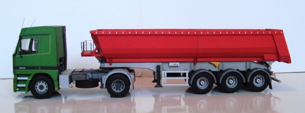 Mercedes-Benz Actros 1843 se sklápěčkovým návěsem (Plná velikost v novém okně) Mercedes-Benz Actros 1843 se sklápěčkovým návěsem