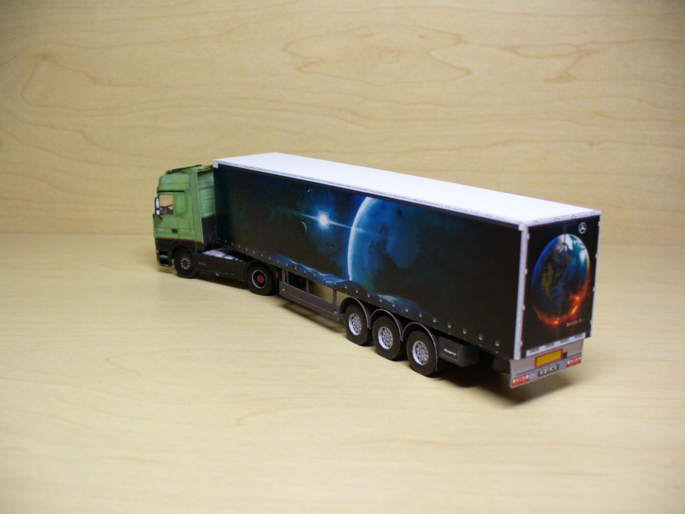 Mercedes Benz Actros 1860 4x2 Trust Edition/1:100 (Kinza) (Plná velikost v novém okně) Mercedes Benz Actros 1860 4x2 Trust Edition/1:100 (Kinza)