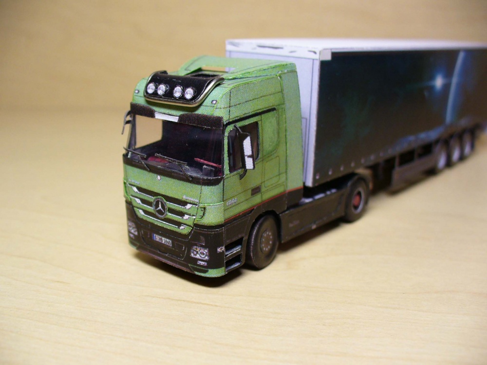 Mercedes Benz Actros 1860 4x2 Trust Edition/1:100 (Kinza) (Plná velikost v novém okně) Mercedes Benz Actros 1860 4x2 Trust Edition/1:100 (Kinza)
