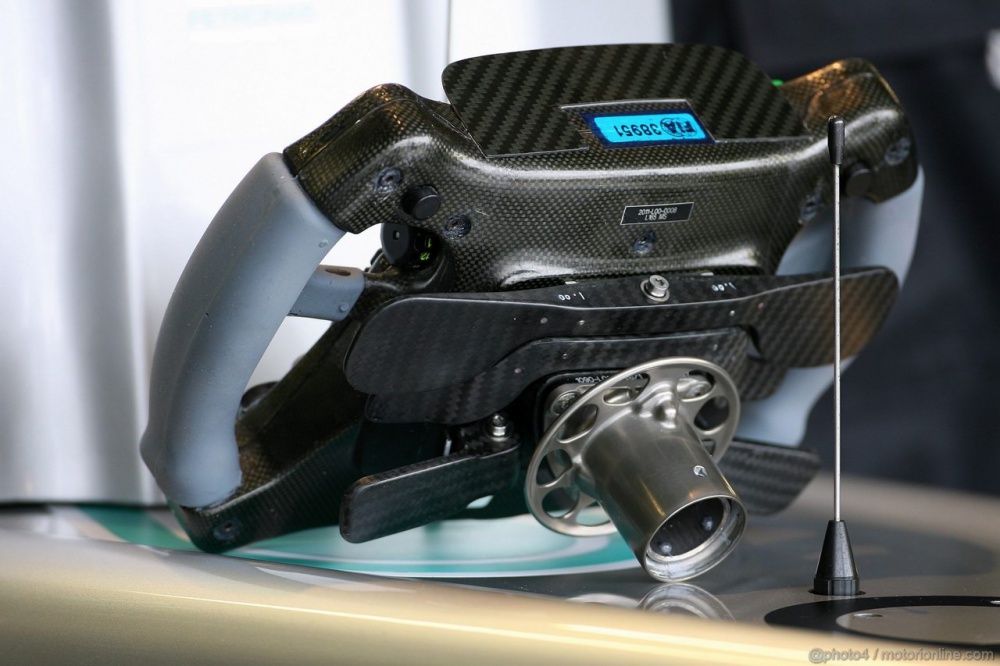 Mercedes W02 (Plná velikost v novém okně) Mercedes W02