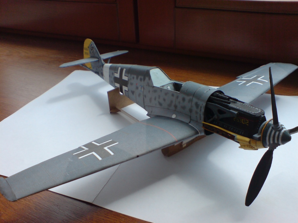 Messerschmitt Bf 109E-7/Trop. (Plná velikost v novém okně) Messerschmitt Bf 109E-7/Trop.