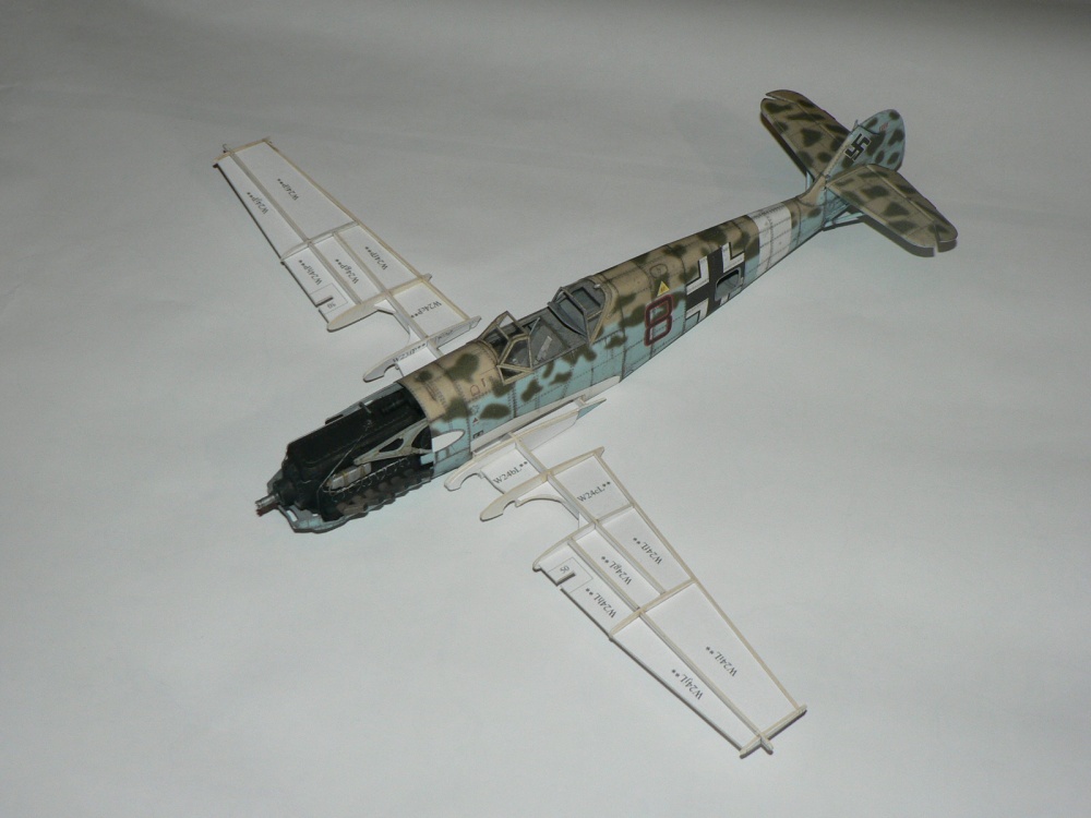 Messerschmitt Bf 109E-7 (Plná velikost v novém okně) Messerschmitt Bf 109E-7