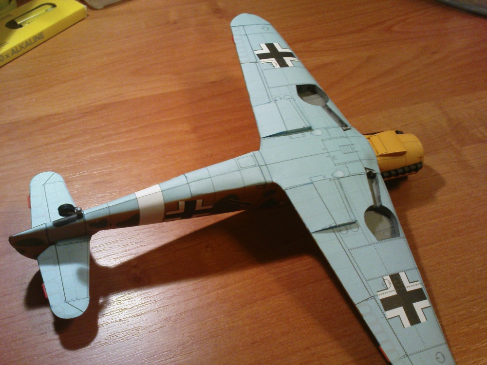 Messerschmitt Me 109g - 2/trop (Plná velikost v novém okně) Messerschmitt Me 109g - 2/trop
