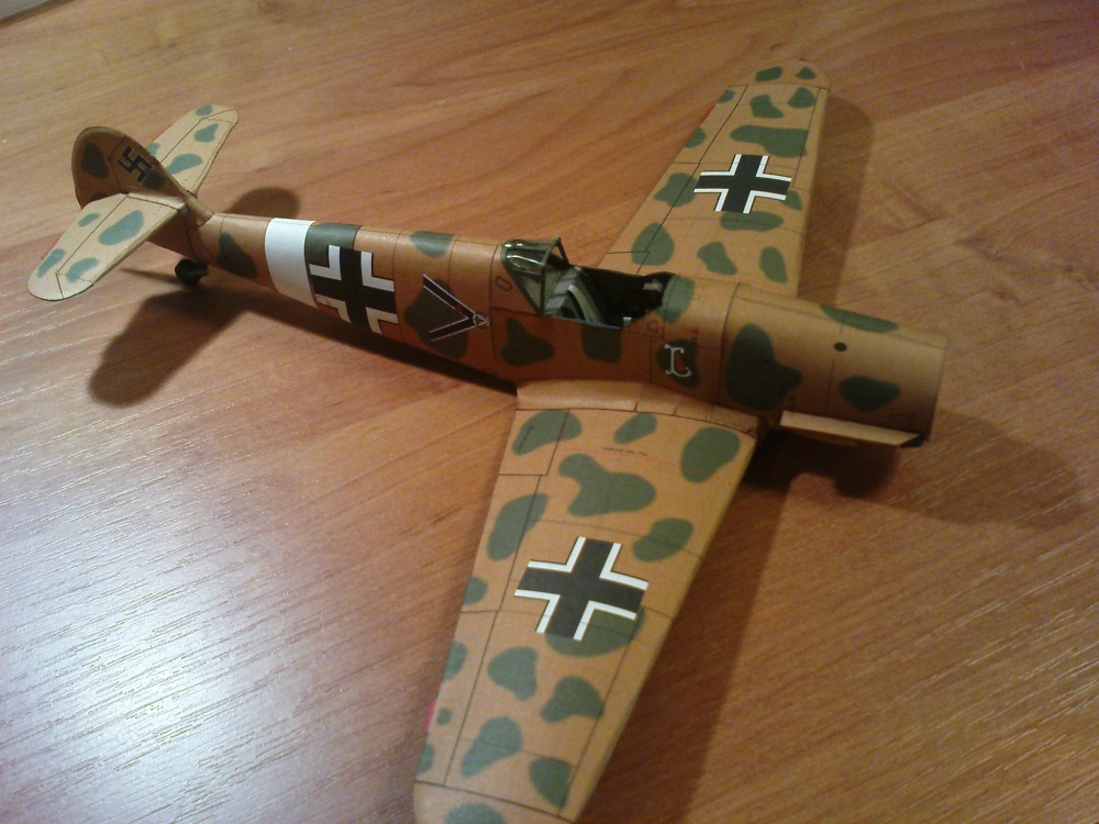 Messerschmitt Me 109g - 2/trop (Plná velikost v novém okně) Messerschmitt Me 109g - 2/trop