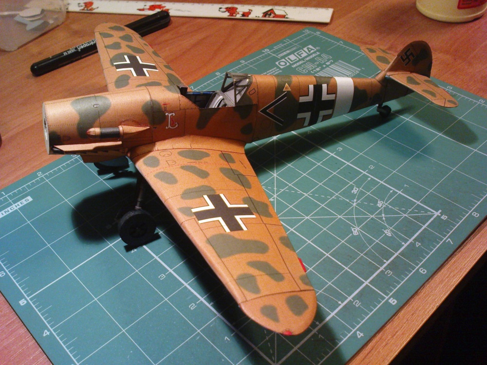 Messerschmitt Me 109g - 2/trop (Plná velikost v novém okně) Messerschmitt Me 109g - 2/trop