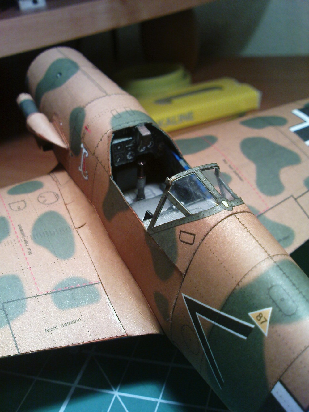 Messerschmitt Me 109g - 2/trop (Plná velikost v novém okně) Messerschmitt Me 109g - 2/trop
