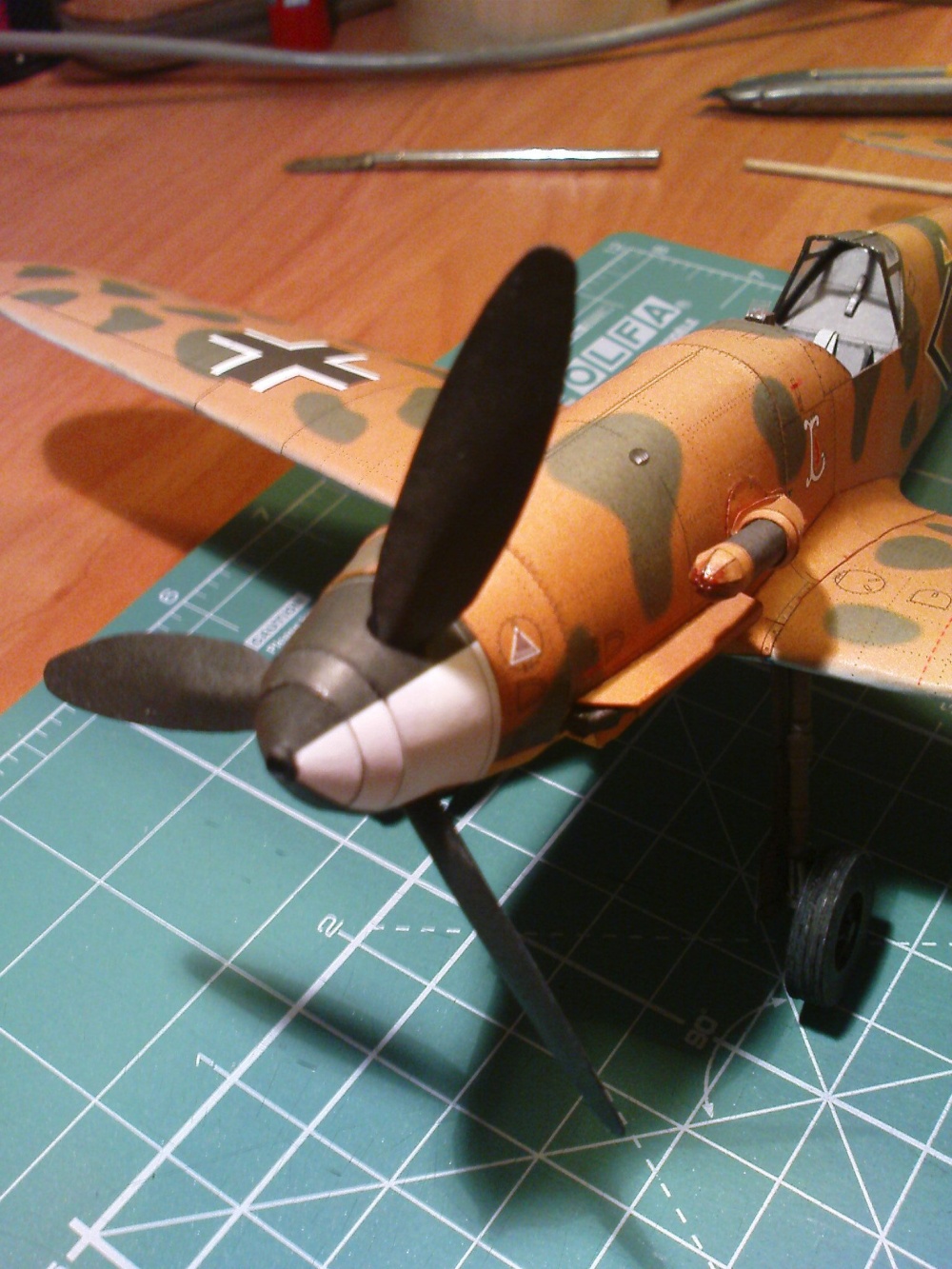 Messerschmitt Me 109g - 2/trop (Plná velikost v novém okně) Messerschmitt Me 109g - 2/trop
