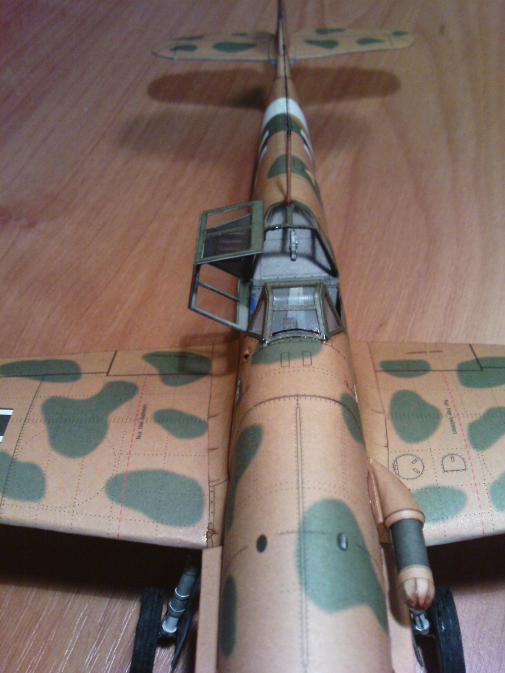 Messerschmitt Me 109g - 2/trop (Plná velikost v novém okně) Messerschmitt Me 109g - 2/trop