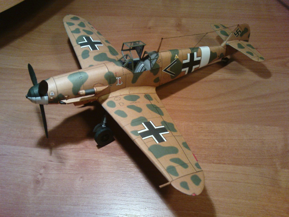 Messerschmitt Me 109g - 2/trop (Plná velikost v novém okně) Messerschmitt Me 109g - 2/trop