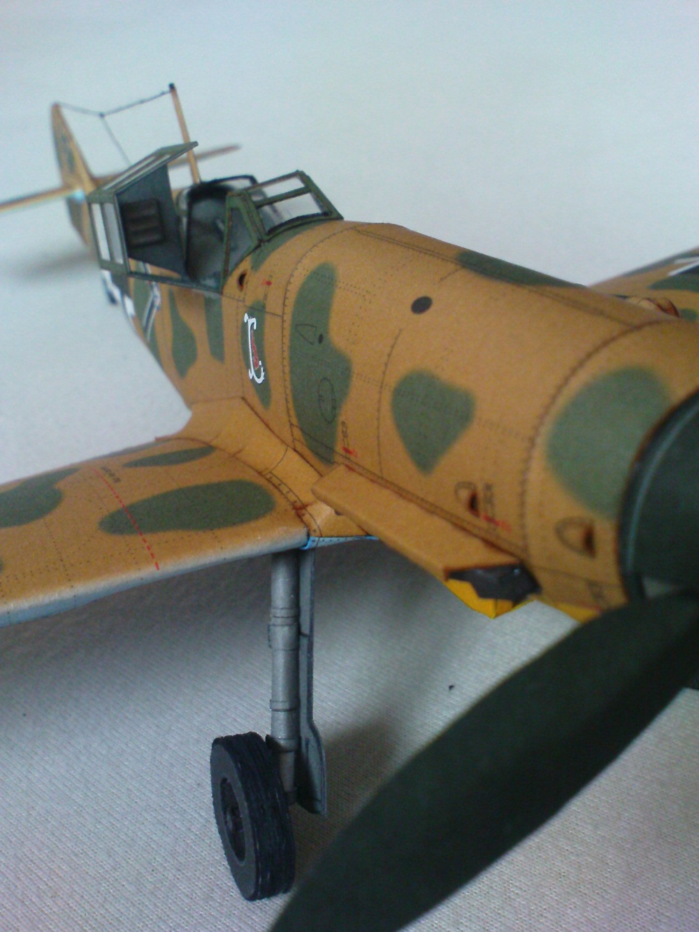 Messerschmitt Me 109g - 2/trop (Plná velikost v novém okně) Messerschmitt Me 109g - 2/trop