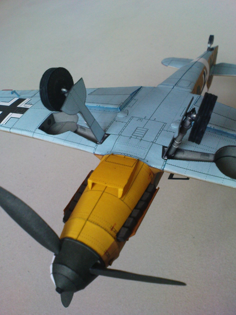 Messerschmitt Me 109g - 2/trop (Plná velikost v novém okně) Messerschmitt Me 109g - 2/trop
