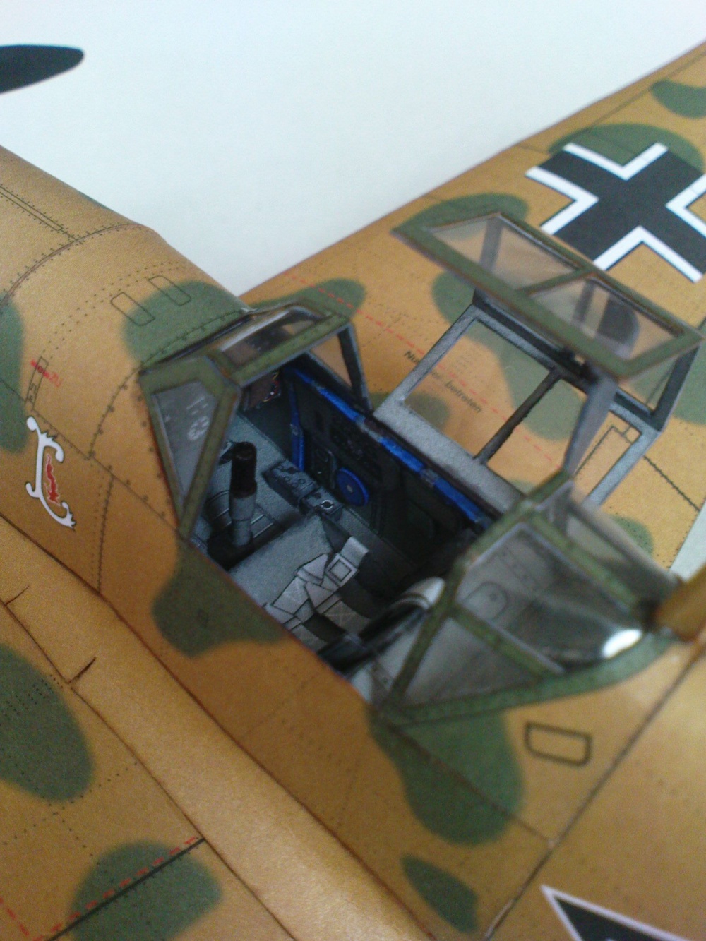 Messerschmitt Me 109g - 2/trop (Plná velikost v novém okně) Messerschmitt Me 109g - 2/trop