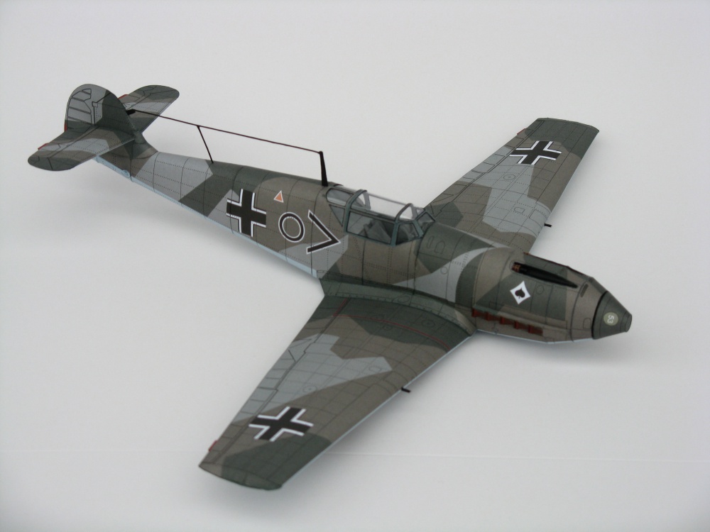 Messerschmitt Bf-109E-3 (Plná velikost v novém okně) Messerschmitt Bf-109E-3