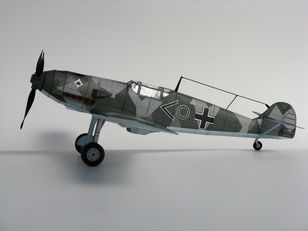Messerschmitt Bf-109E-3 (Plná velikost v novém okně) Messerschmitt Bf-109E-3